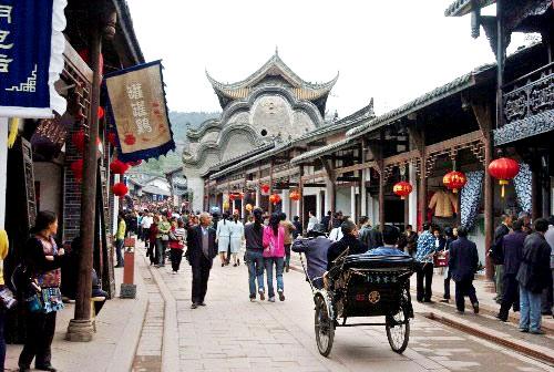 新民艺评丨《烟火人间》:在璀璨烟火中映照人生的素朴底色